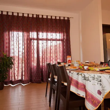 Eurooms B&B לינה וארוחת בוקר